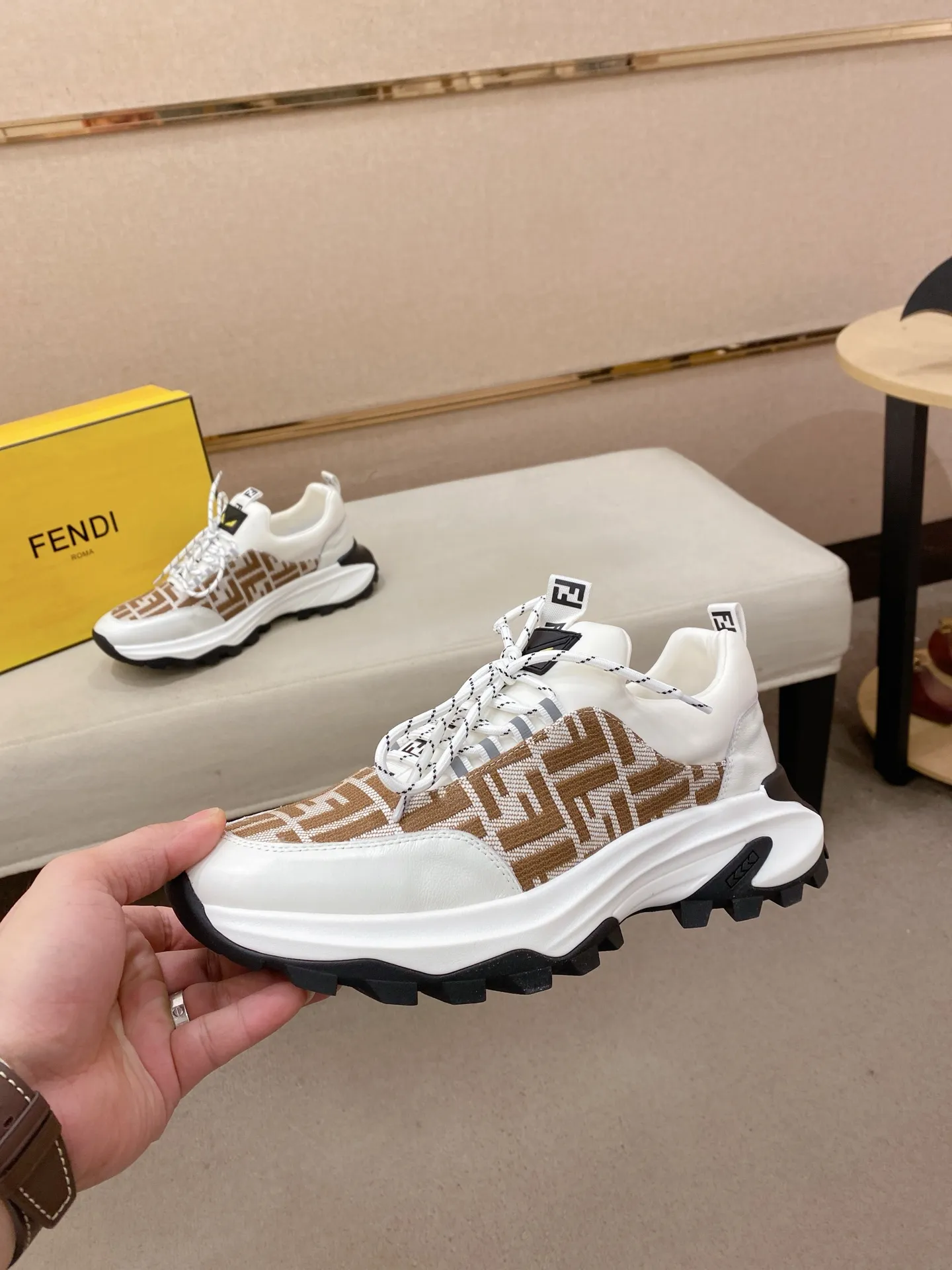 Men's shoes 💰 462💰 (fendi) New style 👊🏻 upper 🇮🇹 imported cowhide fabric 🇩🇪 lining imported sheepskin lining. The original outsole is molded to highlight the identity of every man, and the upper foot is elegant and stable🚶🏻🚶🏻The high-end custom counters reproduce the original version📯No matter the wind or rain, the shoe last remains unchanged and can withstand the verification of time🔍️,🔵 Size: 38-44